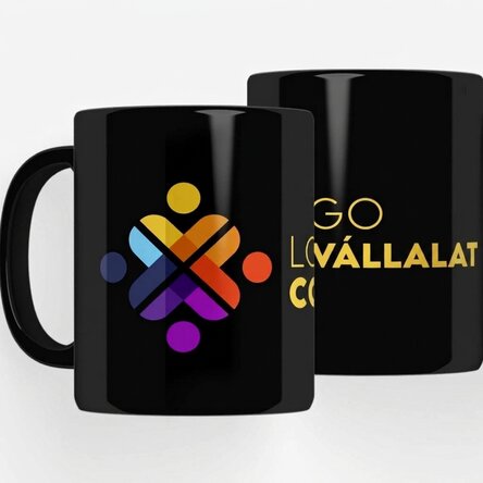 Személyre szabott bögre logóval, fekete háttérrel