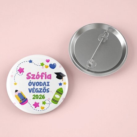 Személyre szabott kitűző szöveggel az óvodai végzéshez