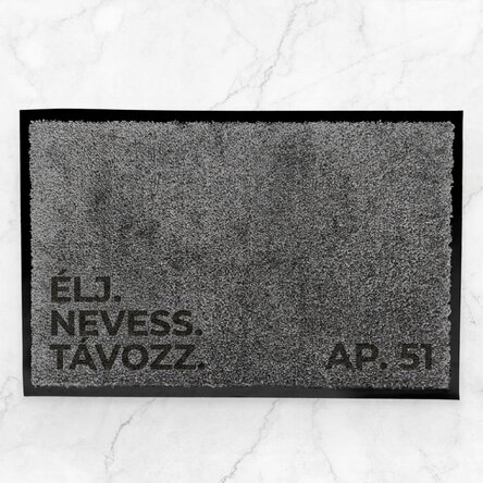 Személyre szabott beltéri lábtörlő szöveggel - Élj. Nevess. Menj.