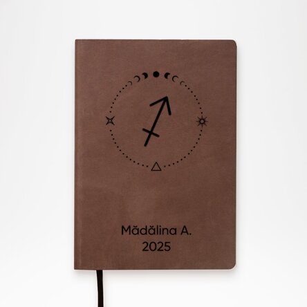 Agendă din piele personalizată cu text și zodia Săgetător
