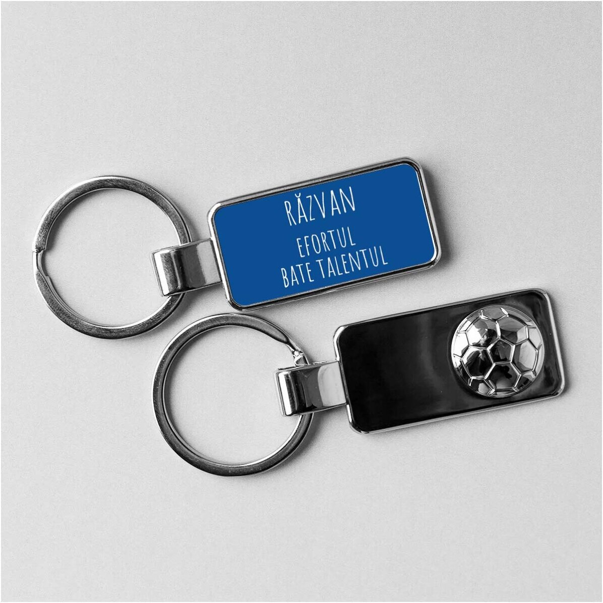 Breloc personalizat cu mesaj - model fotbal