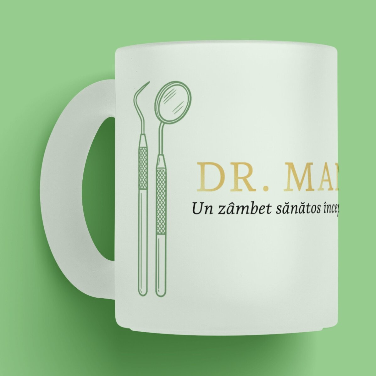 Cană mată personalizată cu text - Golden Dentist