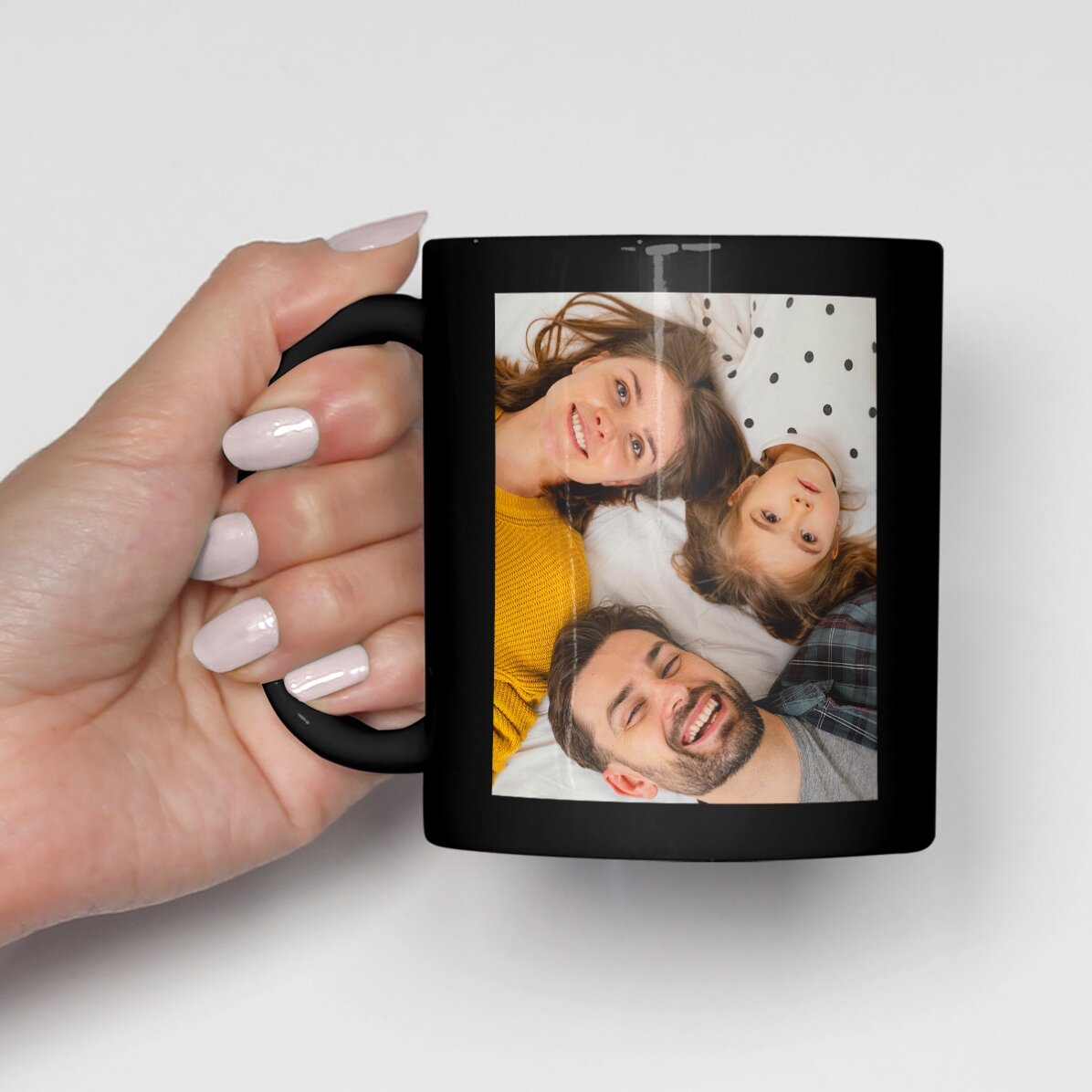 Cană neagră personalizată cu o fotografie și mesaj