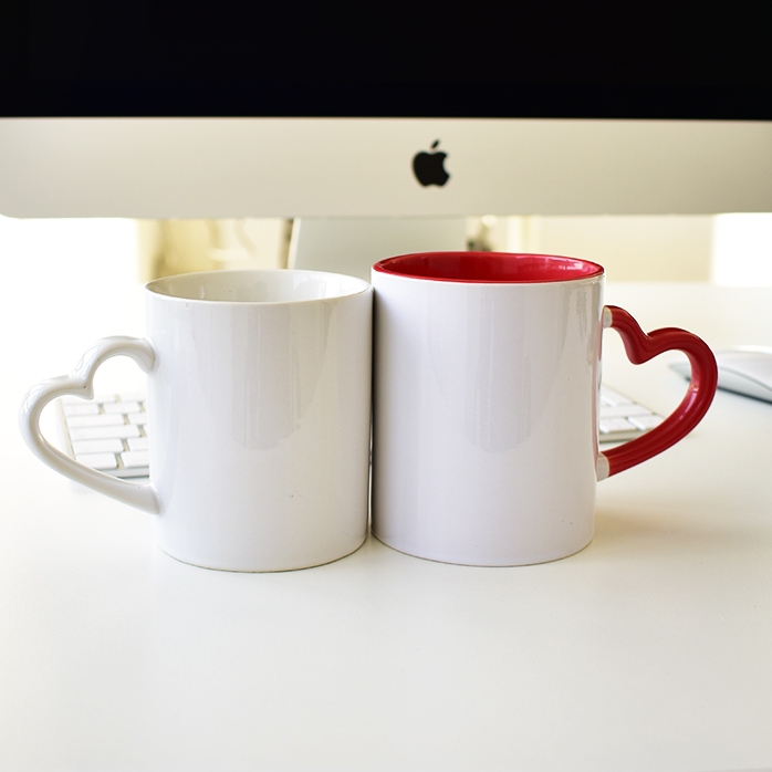 Cană personalizată cu inimioare și o poză  - model toartă în formă de inimă 