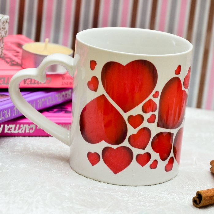 Cană personalizată cu inimioare și o poză  - model toartă în formă de inimă 