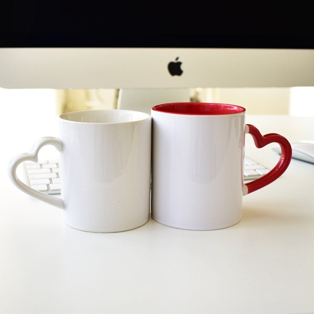 Cani pentru cuplu personalizate cu text și dată - MRS & MR - model toartă în formă de inimă