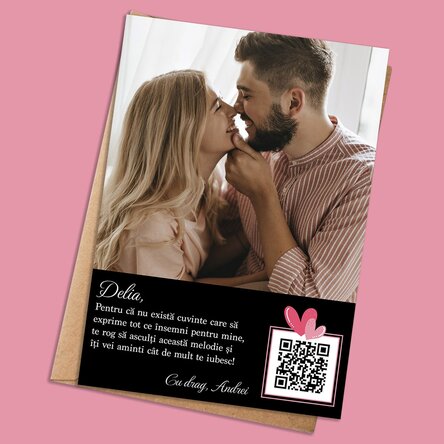 Card personalizat cu o poză, text și cod QR - Love