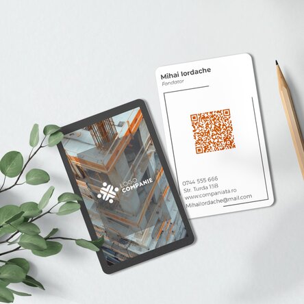Carte de vizită aluminiu personalizată față-verso cu cod QR, text  și o fotografie
