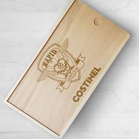Cutie de cadou din lemn FC Rapid personalizată cu nume