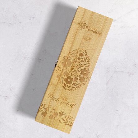 Cutie de vin din bambus cu accesorii personalizată cu logo și mesaj - Paște fericit!
