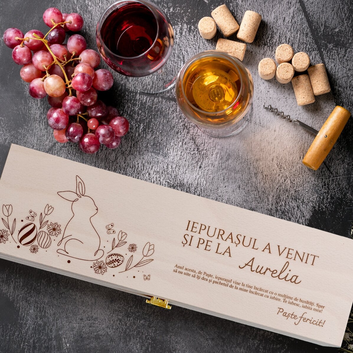 Cutie de vin personalizată cu mesaj pentru Paște - Iepuraș cu flori
