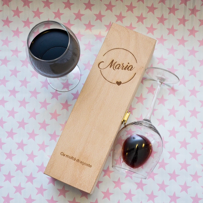 Cutie de vin personalizată cu nume și text