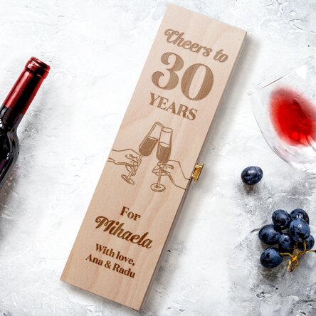 Cutie de vin personalizată cu text - Cheers to