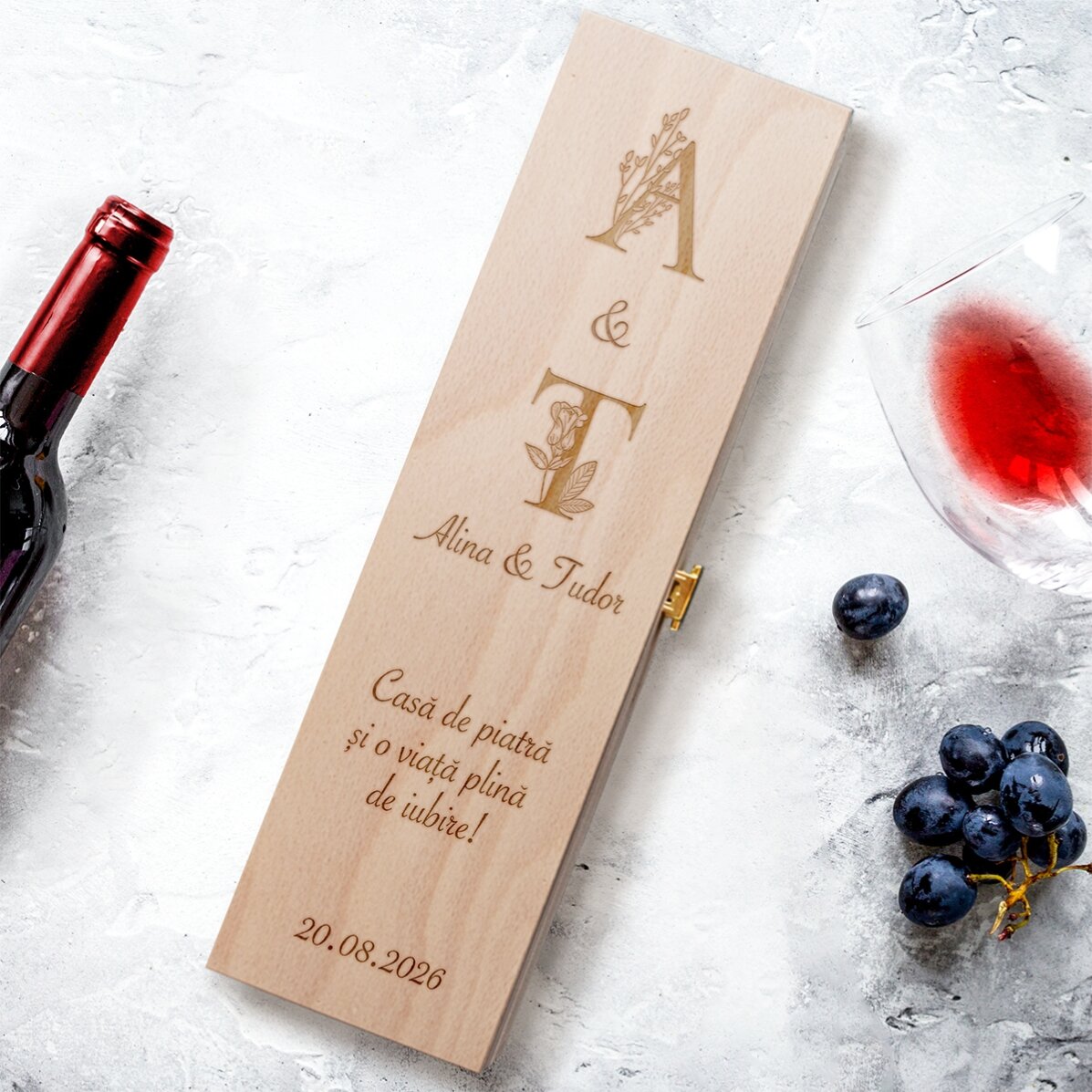Cutie de vin personalizată cu text și inițiale - Floral