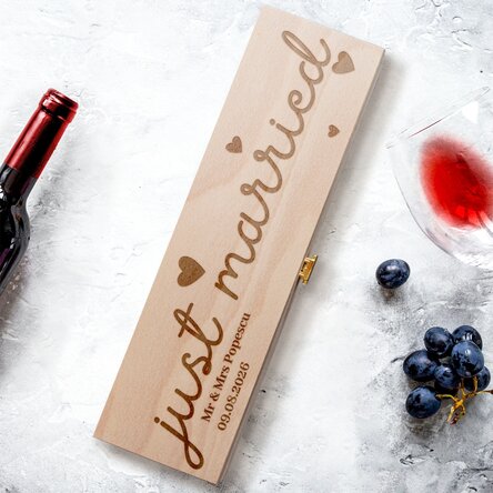Cutie de vin personalizată - just married