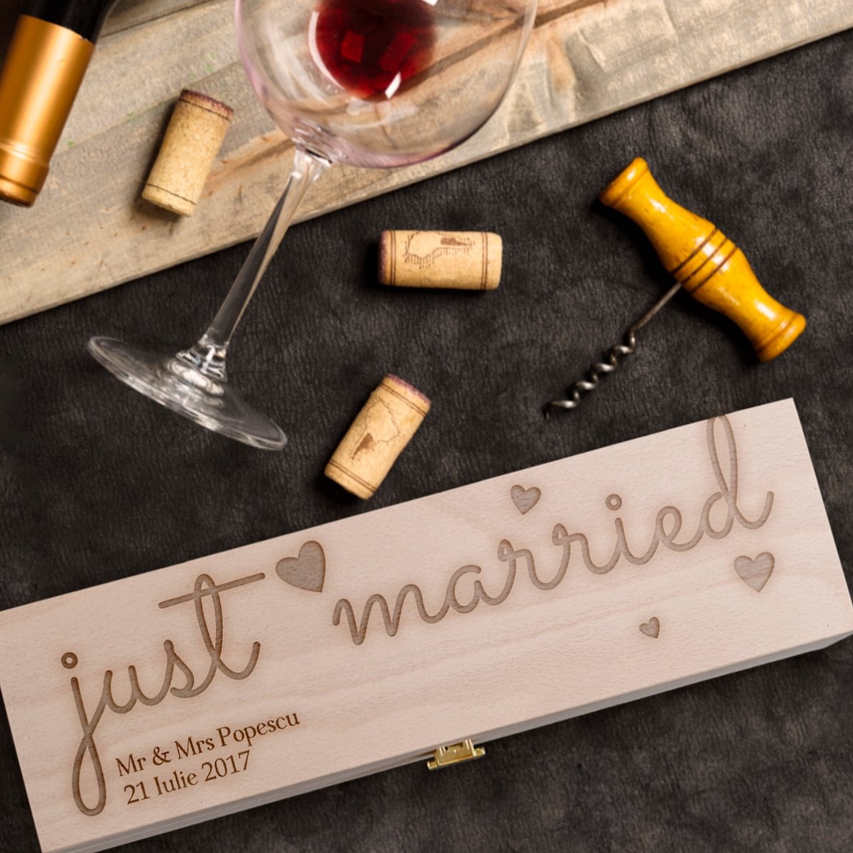 Cutie de vin personalizată - just married