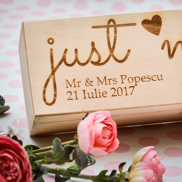 Cutie de vin personalizată - just married