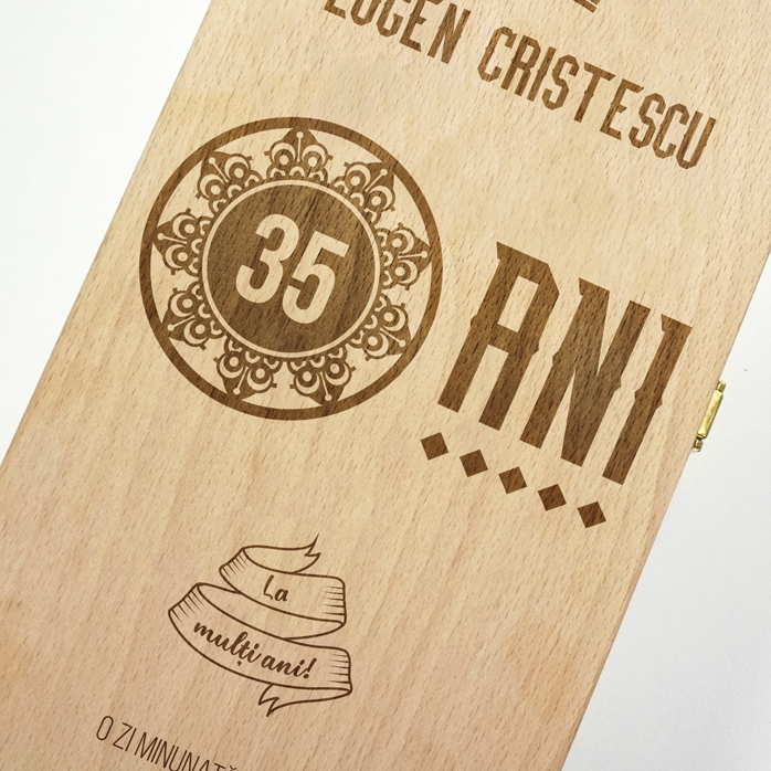 Cutie de vin personalizată pentru două sticle - La mulți ani!
