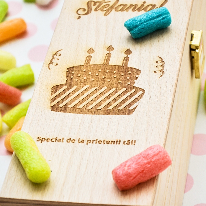 Cutie de vin personalizată - Tort Aniversar