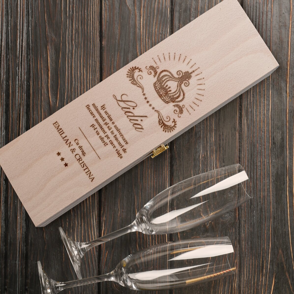 Cutie de vin spumant personalizată cu text - Crown