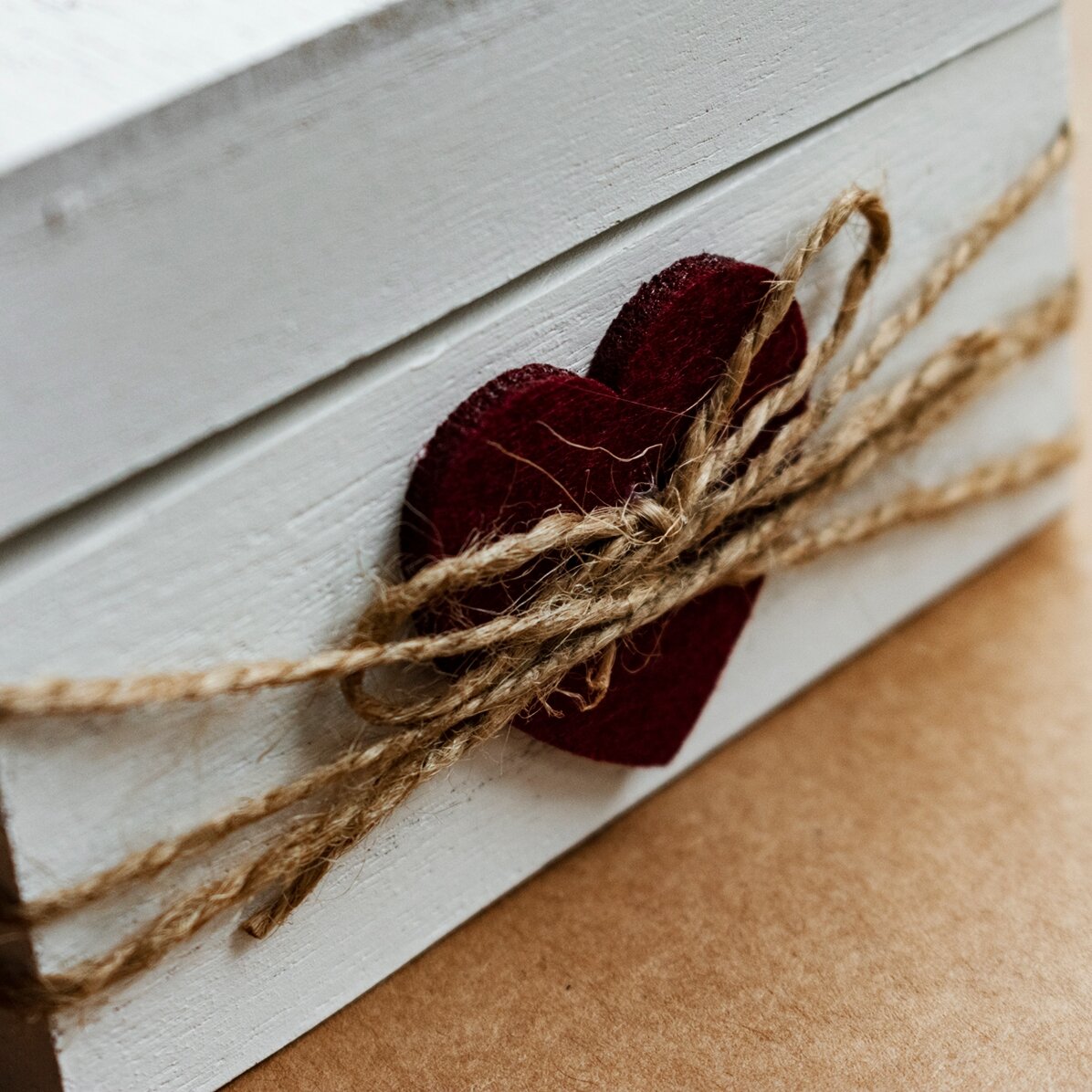 Cutiuță din lemn cu inimă 