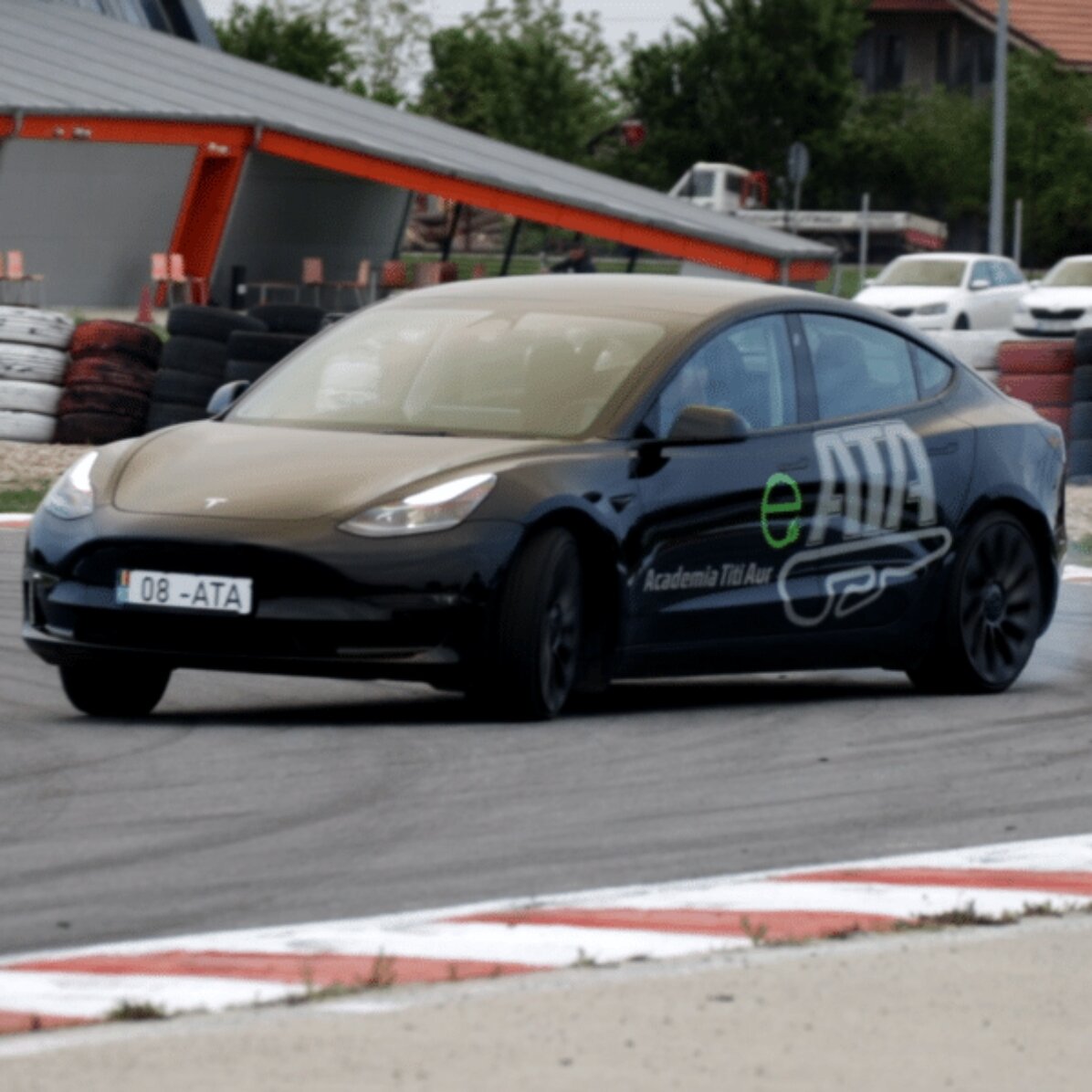Experiență cadou Performance Tesla - Academia Titi Aur