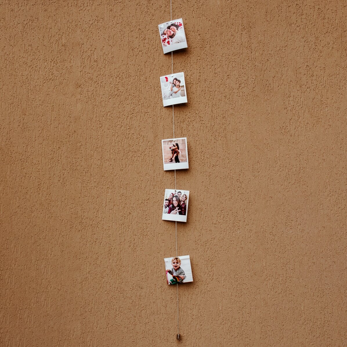 Fir metalic de agățat 8 poze