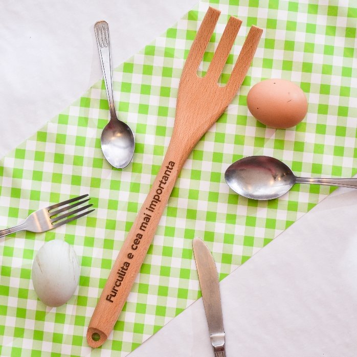 Furculită de lemn personalizată