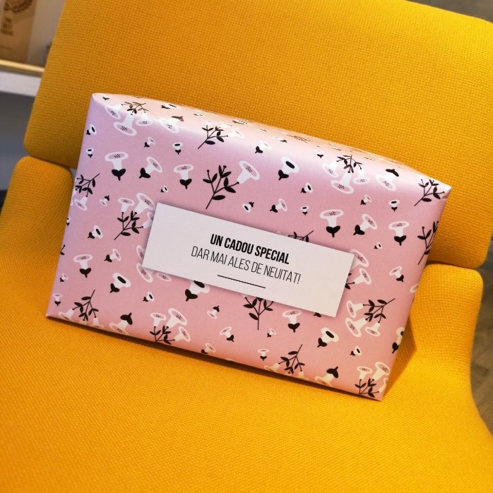 Hârtie de împachetat cadouri personalizată cu text - Flowers