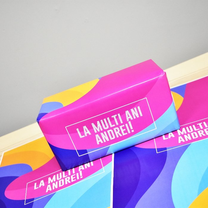 Hârtie de împachetat cadouri personalizată - model abstract colorat