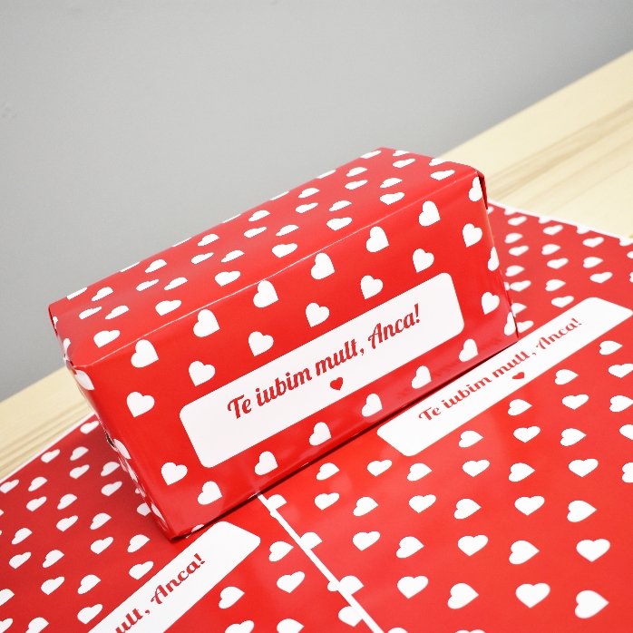 Hârtie de împachetat cadouri personalizată - model inimioare