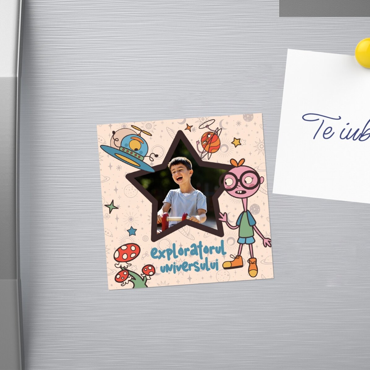 Magnet 10x10 personalizat cu o poză și text - Prin univers