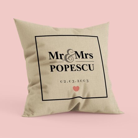 Pernă personalizată cu text - Mr & Mrs - In