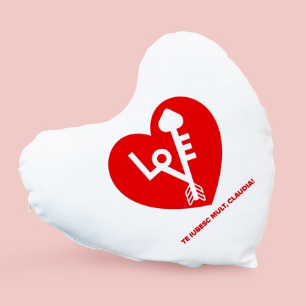 Pernă personalizată în formă de inimă - #love