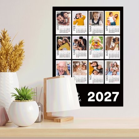 Poster calendar personalizat cu 12 poze polaroid și fundal colorat 