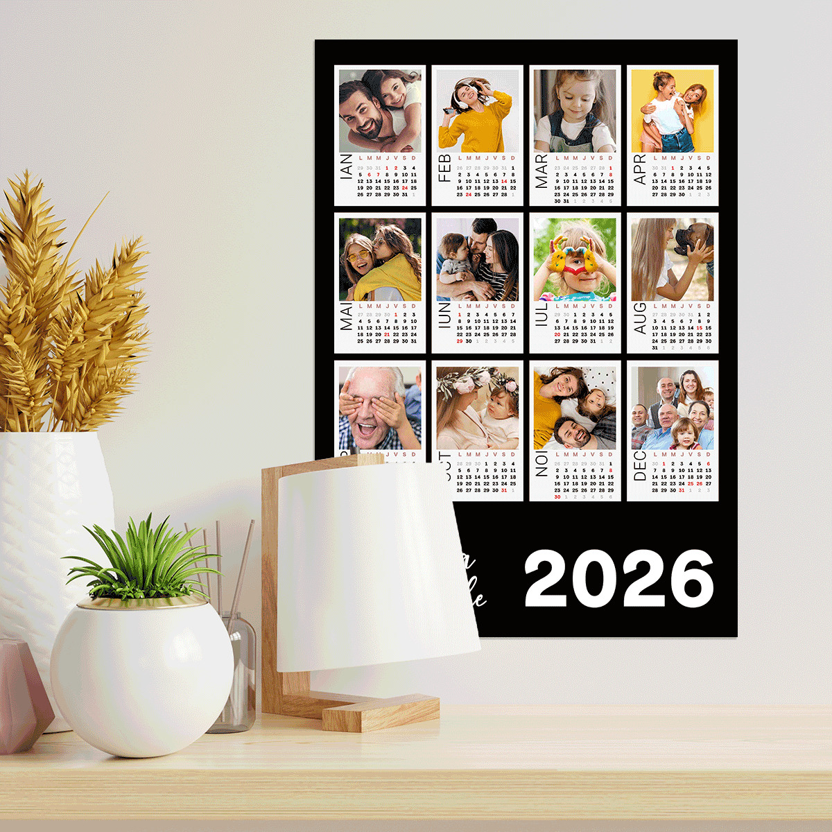 Poster calendar personalizat cu 12 poze polaroid și fundal colorat 
