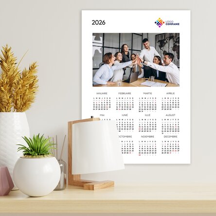 Poster calendar personalizat cu logo și o poză