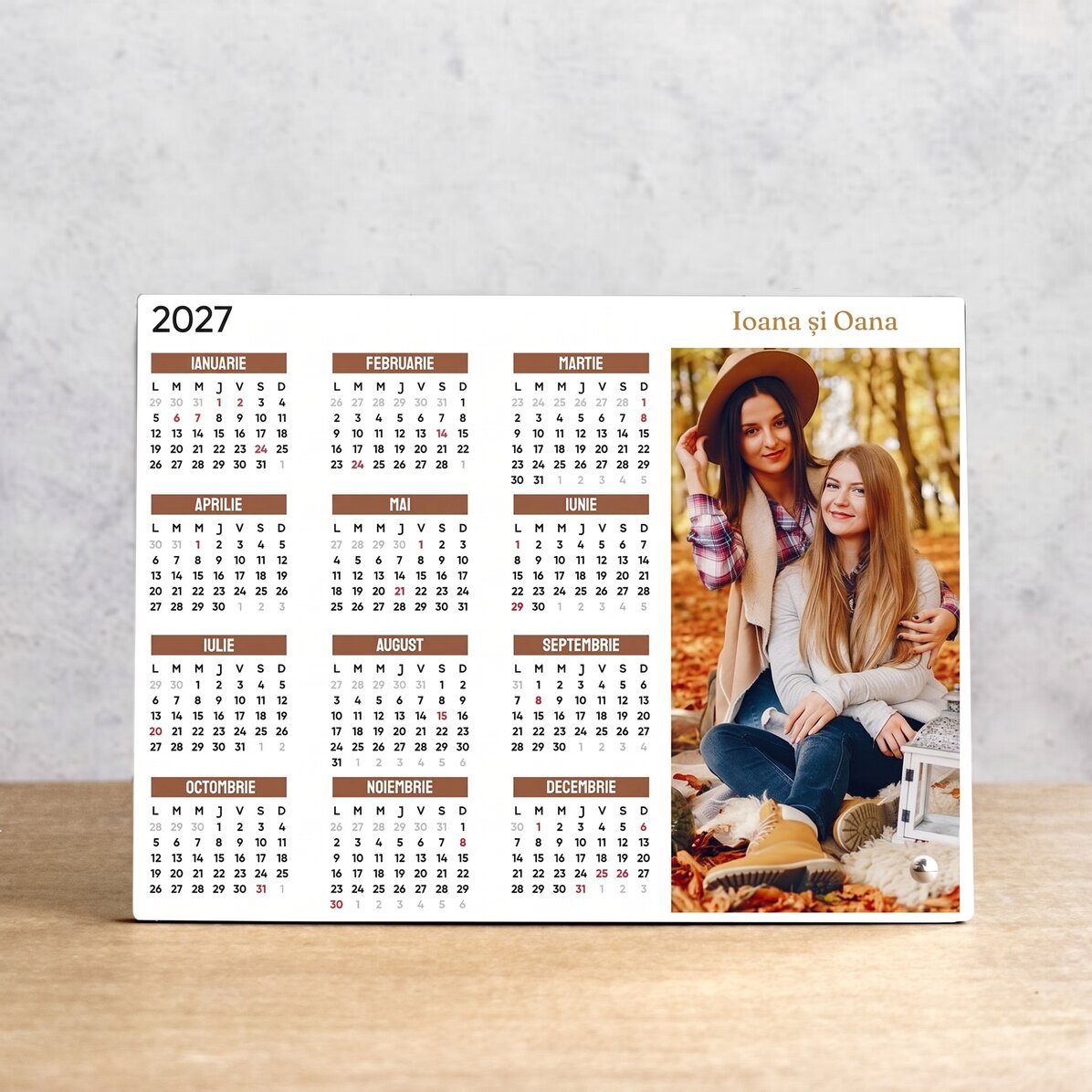 Personalised desk photo frame with a photo, text and calendar