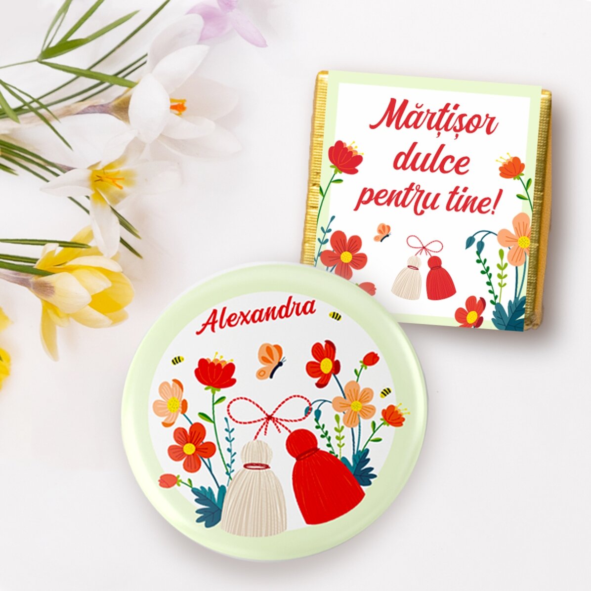Set cadou mărțișor cu mini ciocolată și insignă personalizată cu nume