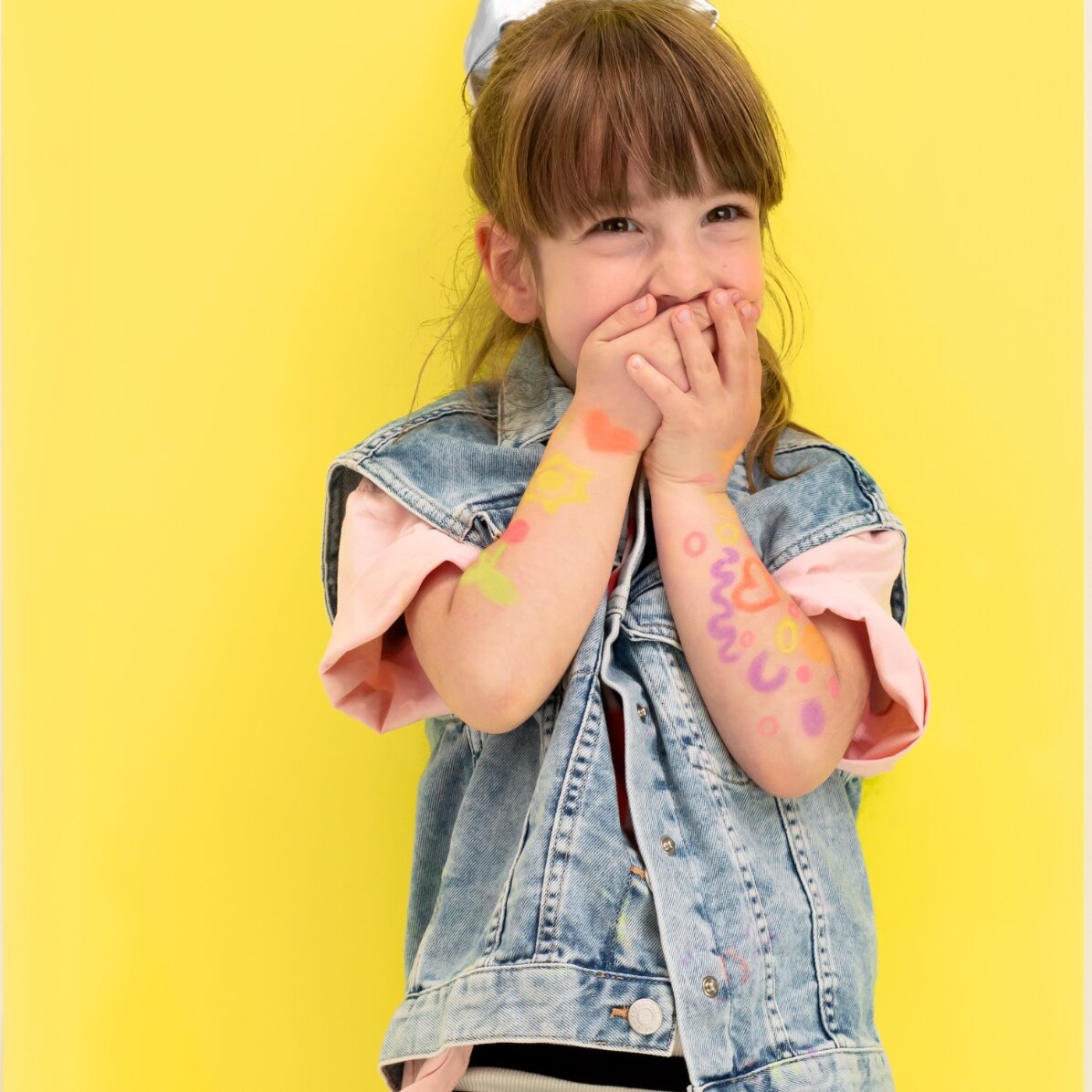 Set creioane colorate pictură pe față