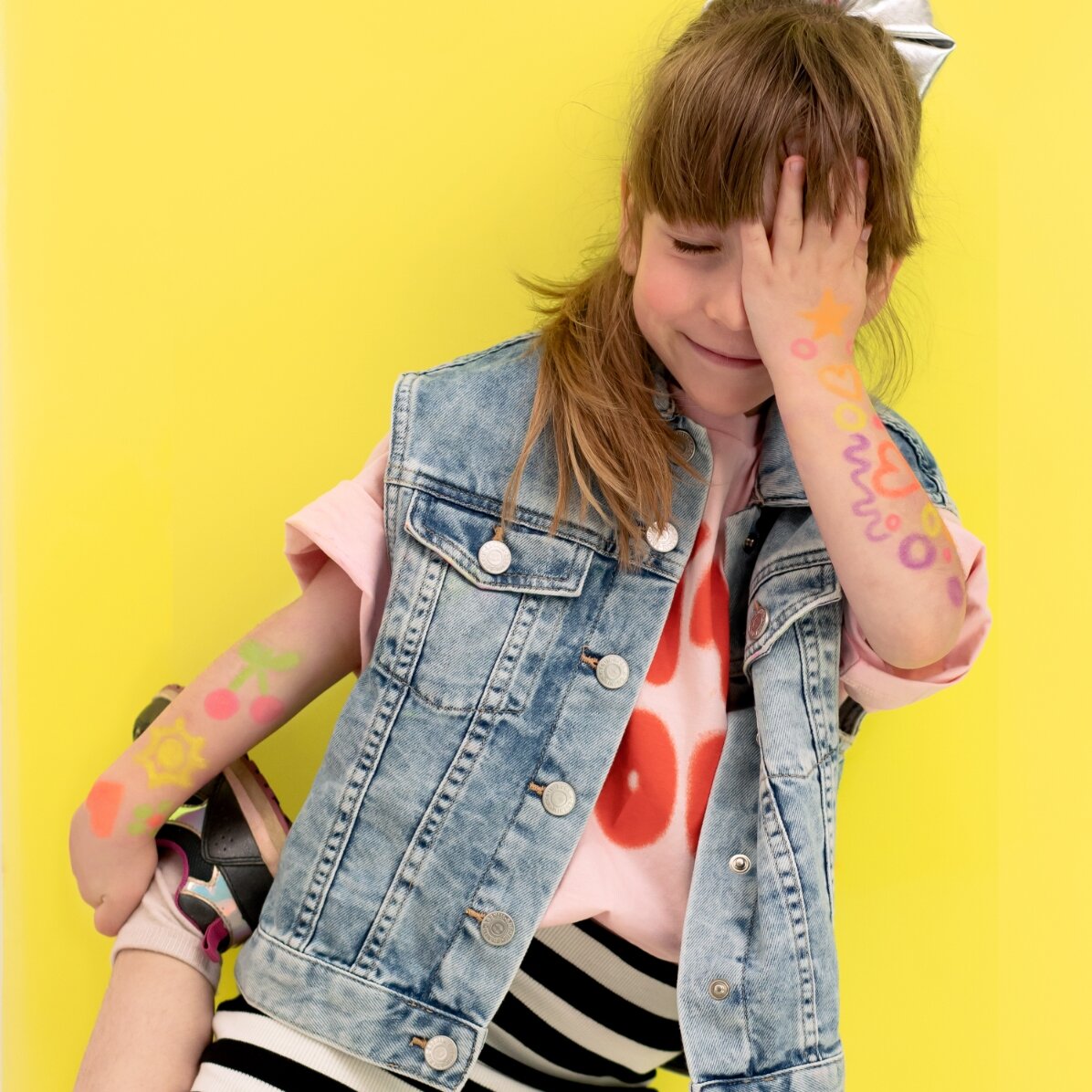 Set creioane colorate pictură pe față