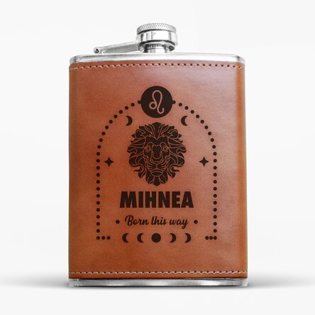 Sticlă de buzunar îmbrăcată în piele personalizată cu text și zodie - Leu