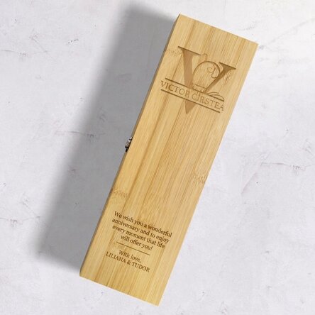 Bamboo wine box with accessories, personalised with monogram and message