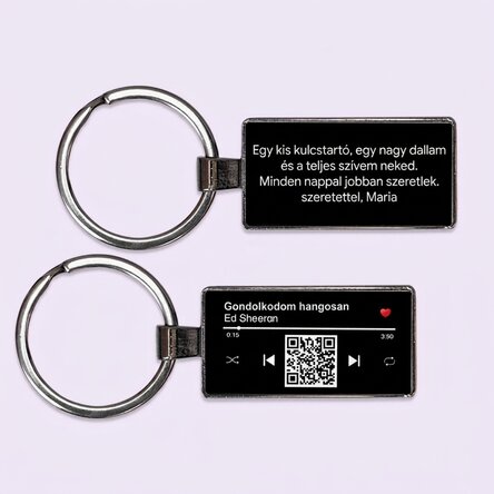 Személyre szabott kulcstartó szöveggel és QR-kóddal – A mi dalunk