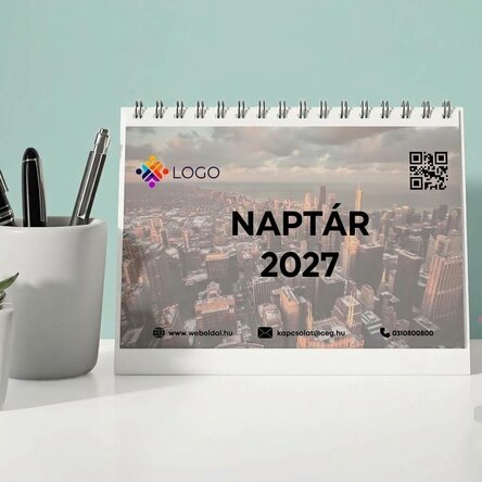 Személyre szabott asztali naptár logóval, fotókkal, szöveggel és QR-kóddal