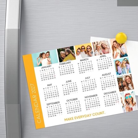 Personalised magnetic calendar with 8 photos and a message