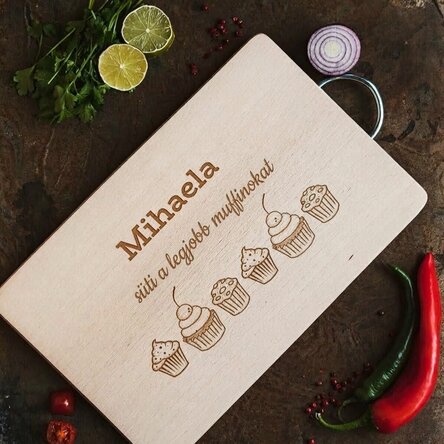 Téglalap alakú vágódeszka egyedi fogantyúval – Muffins modell