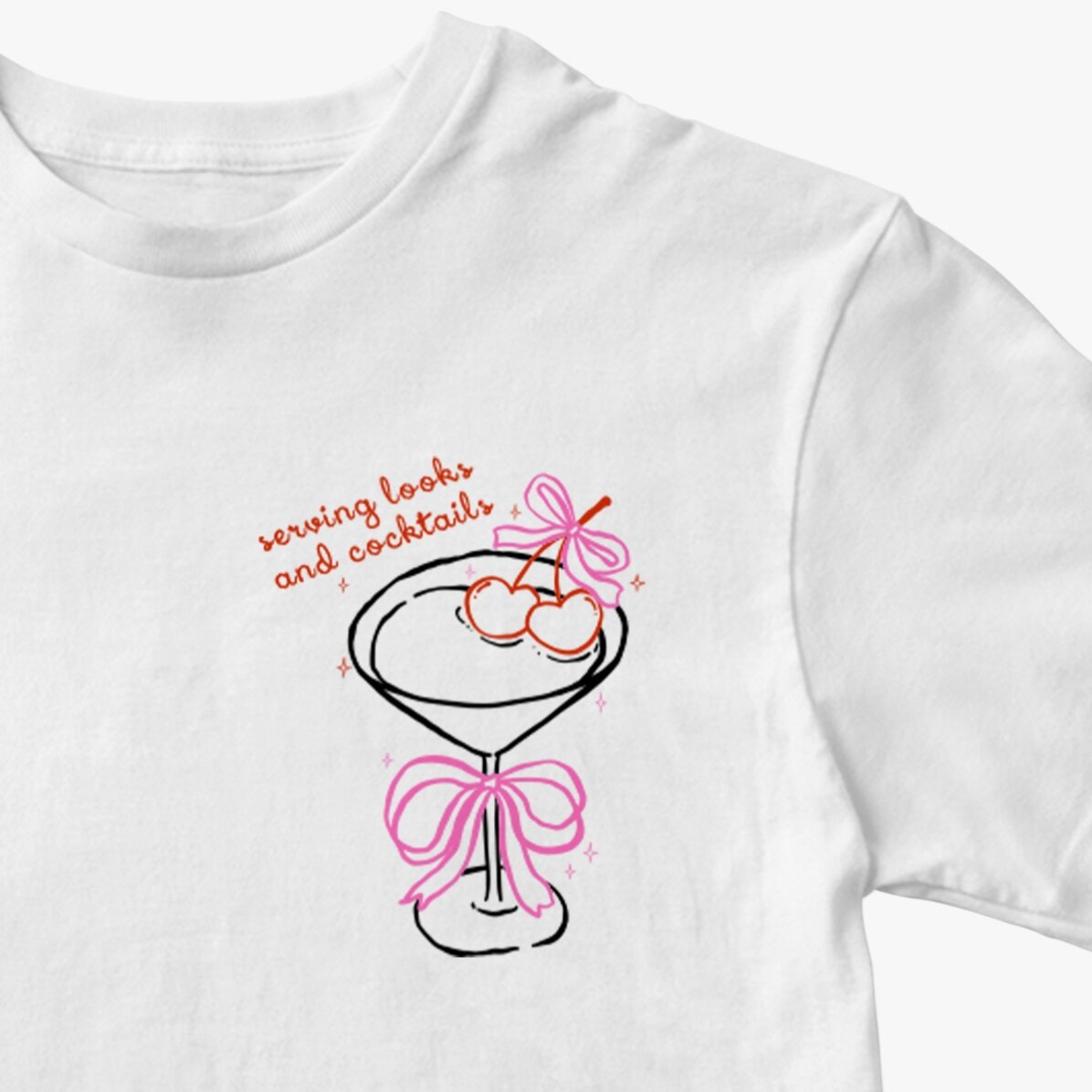 Tricou din bumbac personalizat cu text - Serving looks and cocktails