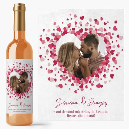 Vin personalizat cu mesaj pentru cuplu - Love is in the air
